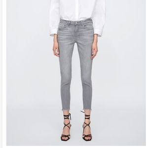 NWT Zara Mid Rise Skinny Gray Jeans Sz.4 Inseam 25 1/2"